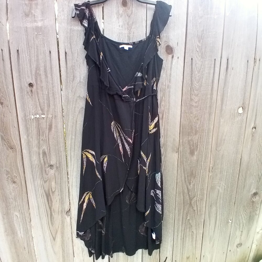 O'Neill Alana Dress S Wrap Black Floral Print Flattering Hi-Low Ruffle Neckline
